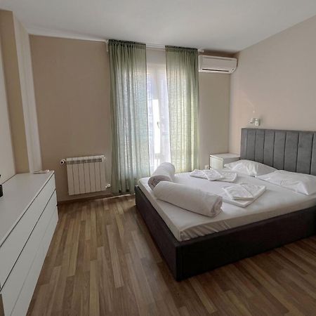 Lubata 5 Apartments - 2 Bedrooms Sofia Ngoại thất bức ảnh